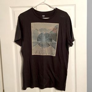 Men’s Old Navy tee